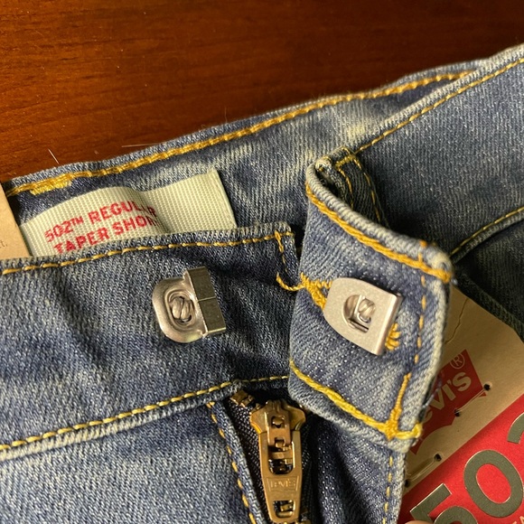 Boys Levi’s Shorts - 502 regular taper short, stretch, size 5 regular - Picture 5 of 6